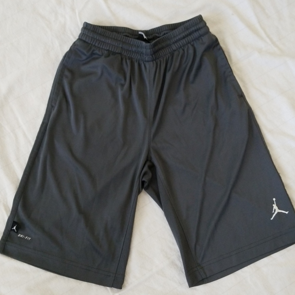 Nike boys gray shorts